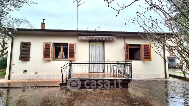 Casa indipendente in residenziale in Via Ammiraglio Burzagli