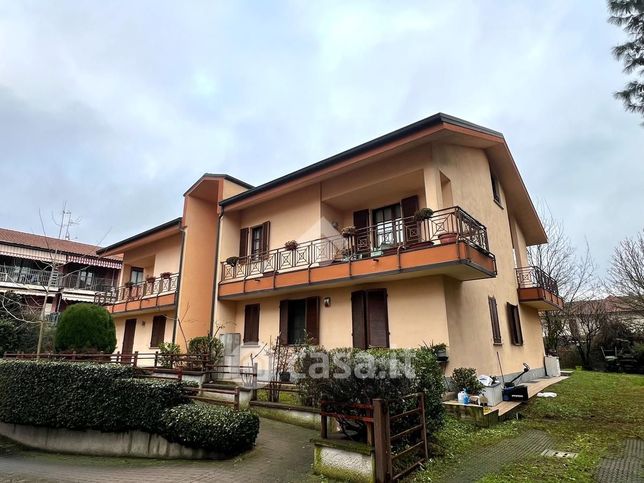 Appartamento in residenziale in Via Lardirago 7