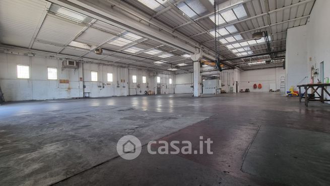 Capannone in commerciale in Via Pontarola