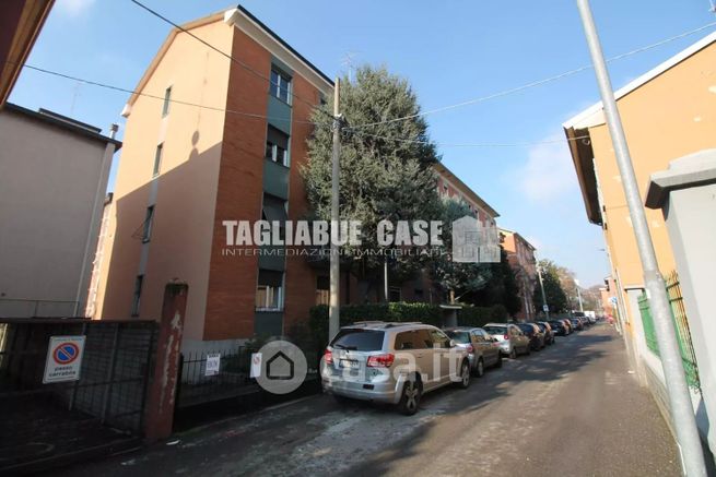 Box/posto auto in residenziale in Via L. Brioschi 7