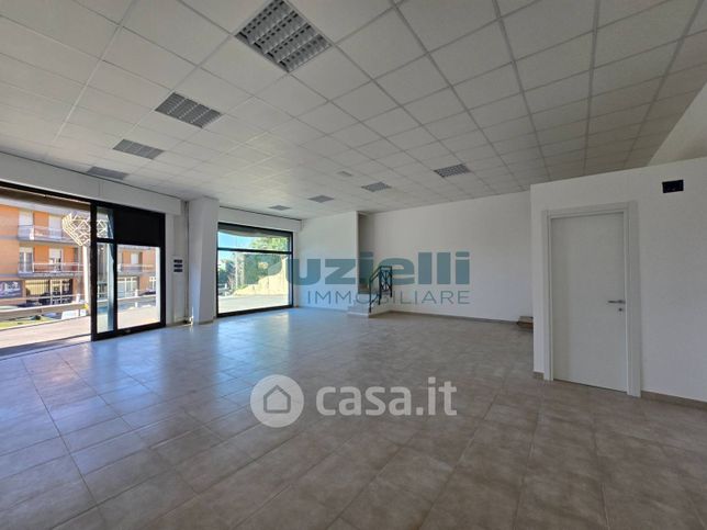Ufficio in commerciale in Viale XXV Aprile 35