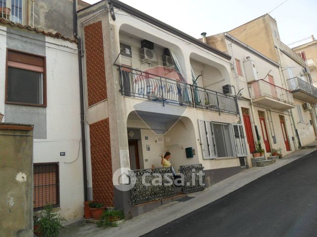 Casa indipendente in residenziale in Via Milano 103