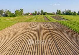 Terreno agricolo in commerciale in Via Ippolito Nievo