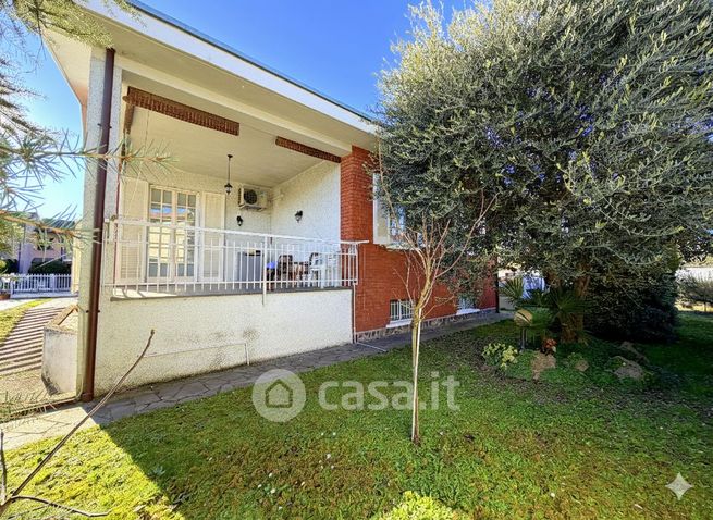 Villa in residenziale in 