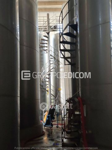 Capannone in commerciale in Via Croce Santa