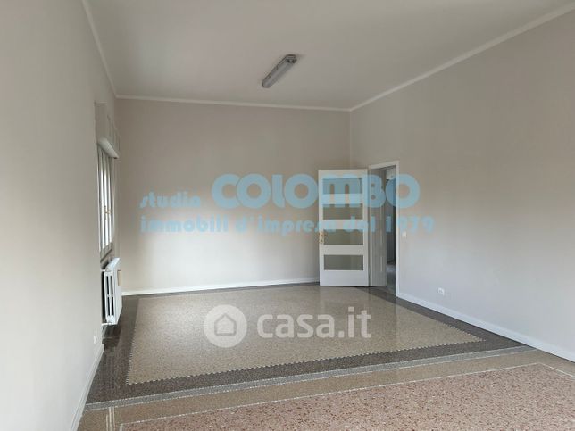 Ufficio in commerciale in Via Milano