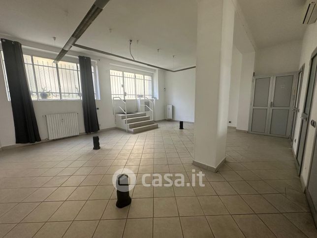 Ufficio in commerciale in Via Monti Sabini 24
