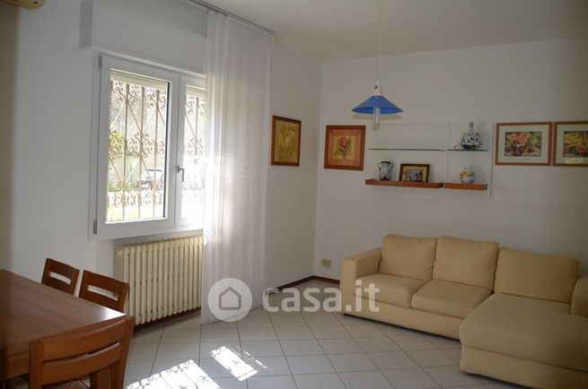 Casa indipendente in residenziale in 