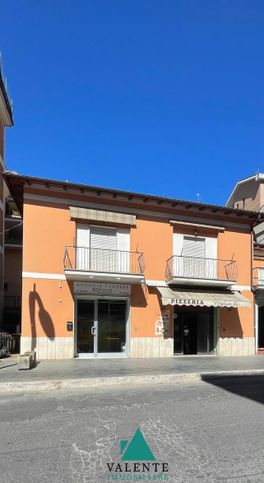 Negozio/locale commerciale in commerciale in Viale Ungheria