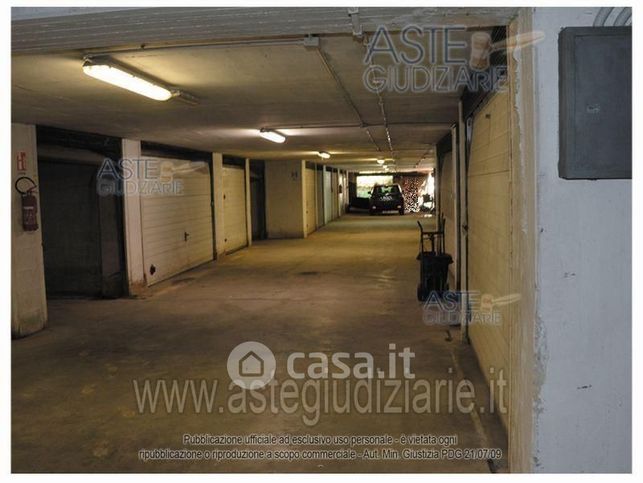 Garage/posto auto in residenziale in Via della Marranella 47