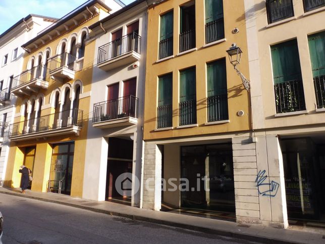 Ufficio in commerciale in Via Zanella 3
