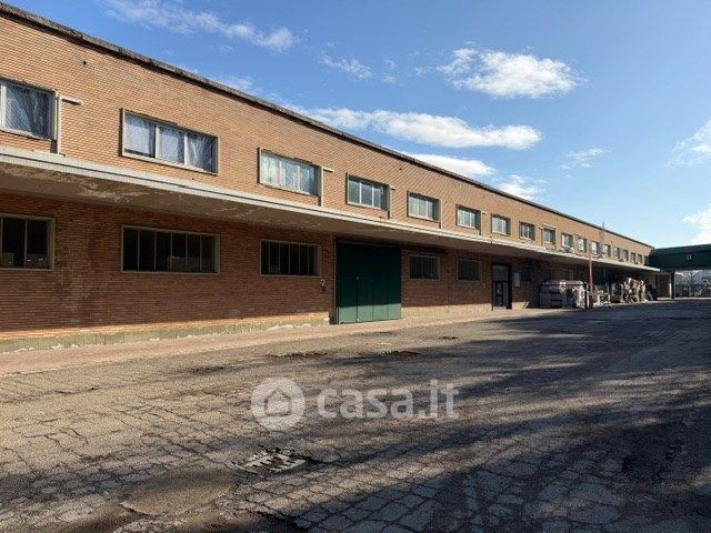 Capannone in commerciale in Via San Donato