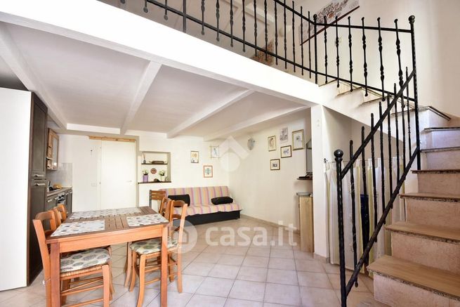 Casa indipendente in residenziale in Via Trieste