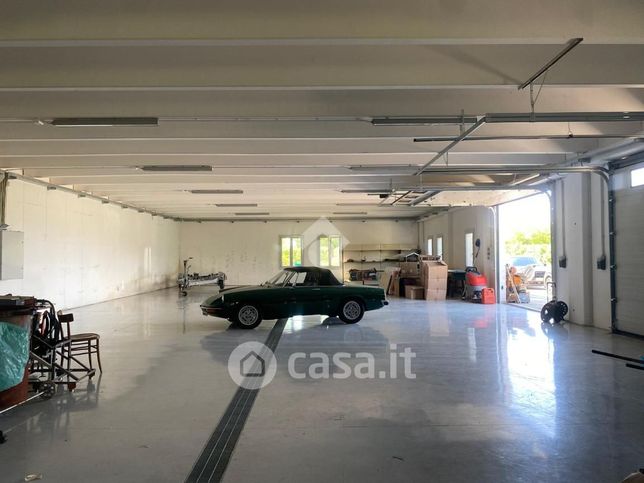 Capannone in commerciale in Via Valrobbia