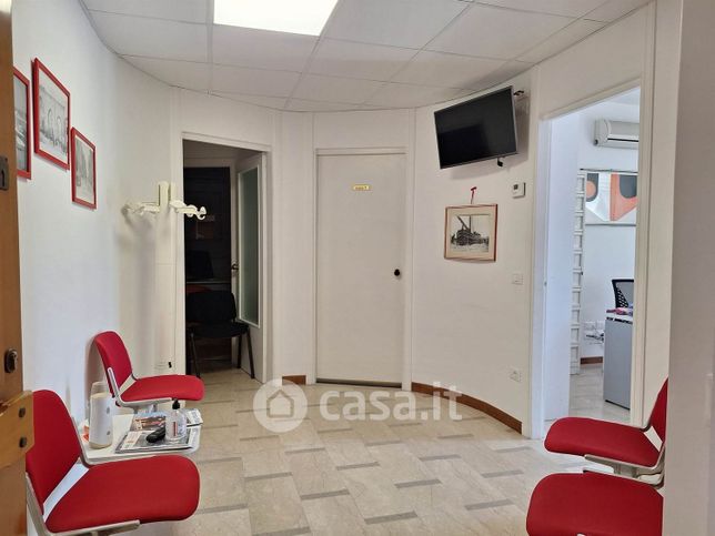 Ufficio in commerciale in