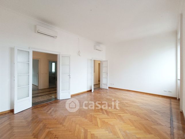 Ufficio in commerciale in Via Larga 6