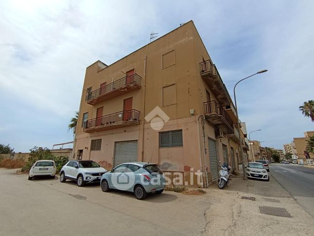 Box/posto auto in residenziale in Via Libica 44