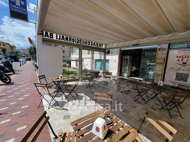 Attività/licenza (con o senza mura) in commerciale in Strada Statale 1 98