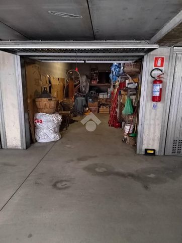 Garage/posto auto in residenziale in Via Clemente Macario 36