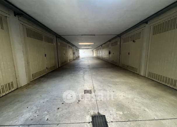 Box/posto auto in residenziale in Via Penarol de Montevideo