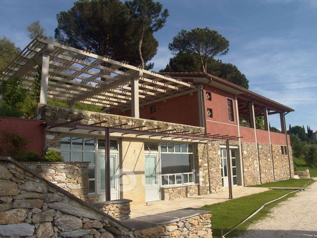Villa in residenziale in Via Provinciale Vallecchia