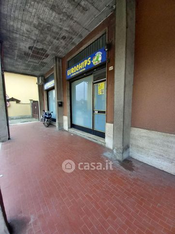 Negozio/locale commerciale in commerciale in Via Cavour 58