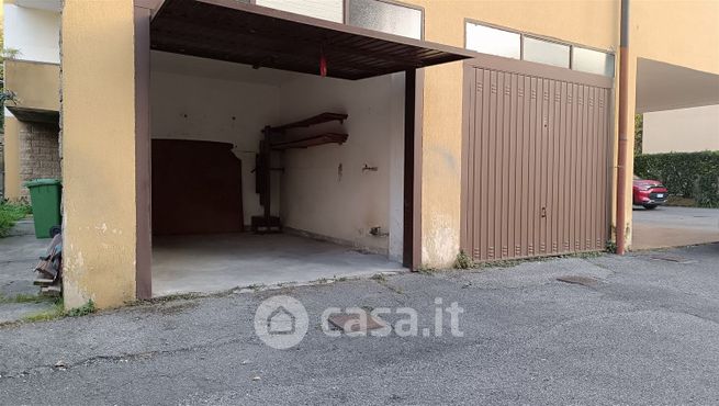 Garage/posto auto in residenziale in Via Nesa