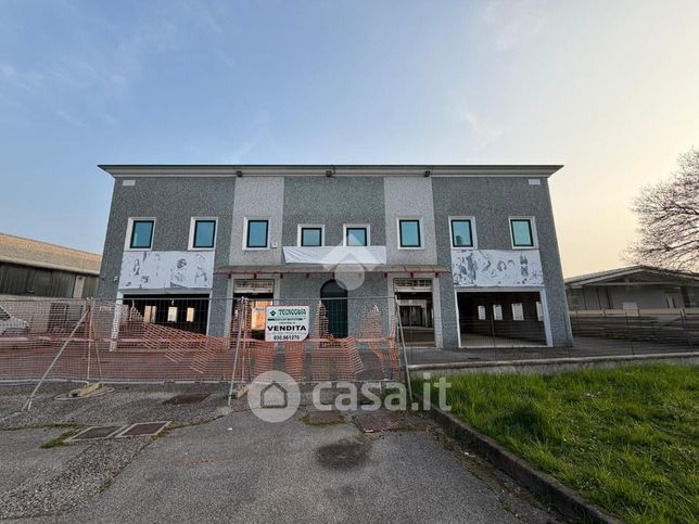 Capannone in commerciale in Via Carlo Lodetti 5