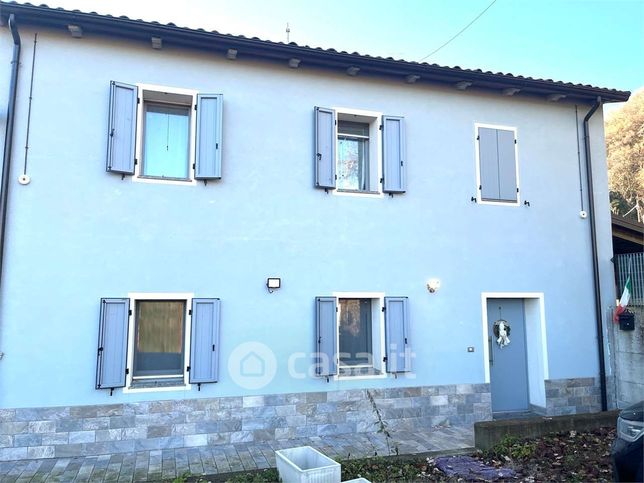 Casa bi/trifamiliare in residenziale in 
