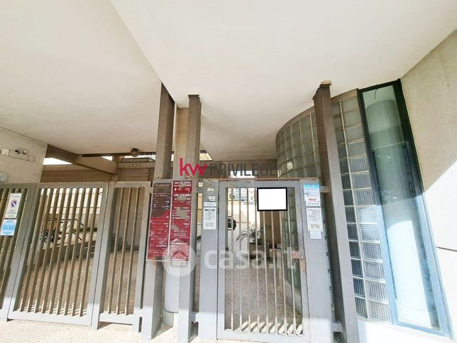 Ufficio in commerciale in Via Achille Grandi