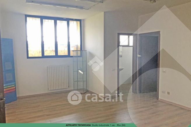 Ufficio in commerciale in Via Luigi Meraviglia 60