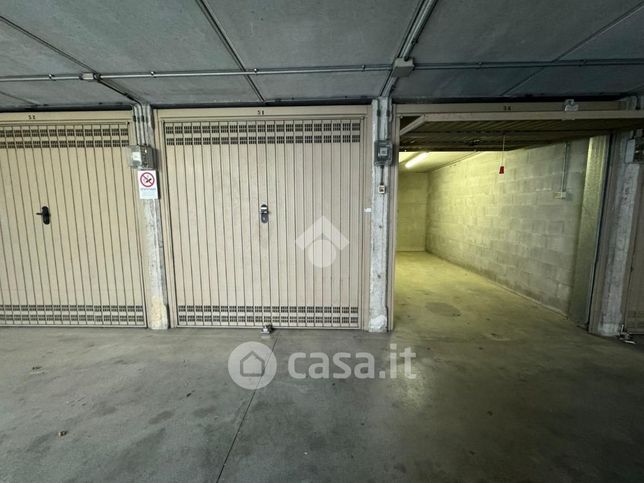 Garage/posto auto in residenziale in Via Paleologi 1