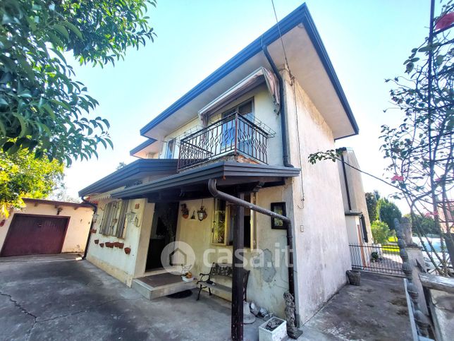 Casa bi/trifamiliare in residenziale in Via Massaua