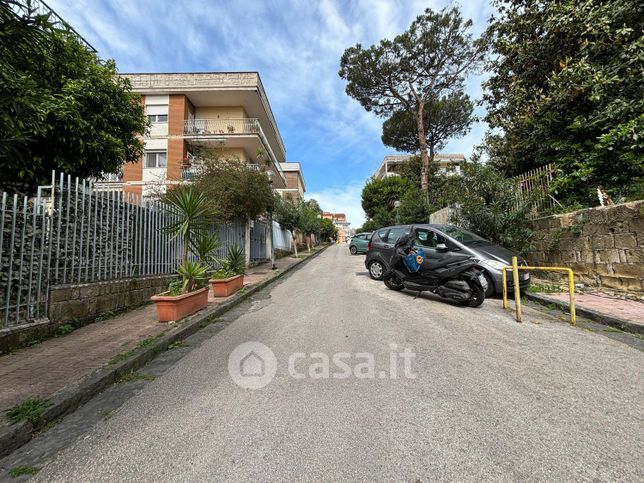 Box/posto auto in residenziale in Viale Colli Aminei