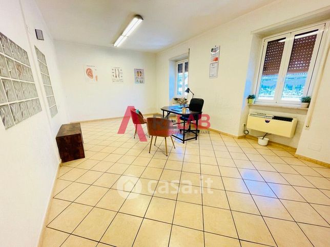 Ufficio in commerciale in Via delle Robinie 112