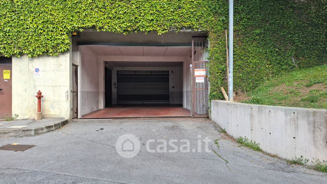 Box/posto auto in residenziale in Viale Villa Gavotti 87