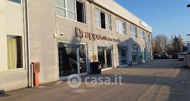 Capannone in commerciale in Via Turrini