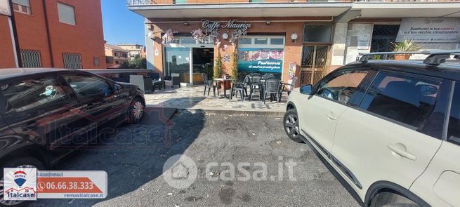 Attività/licenza (con o senza mura) in commerciale in Via di Casal del Marmo 380 A