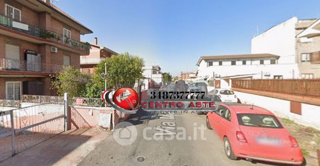 Box/posto auto in residenziale in Via Martino Rota