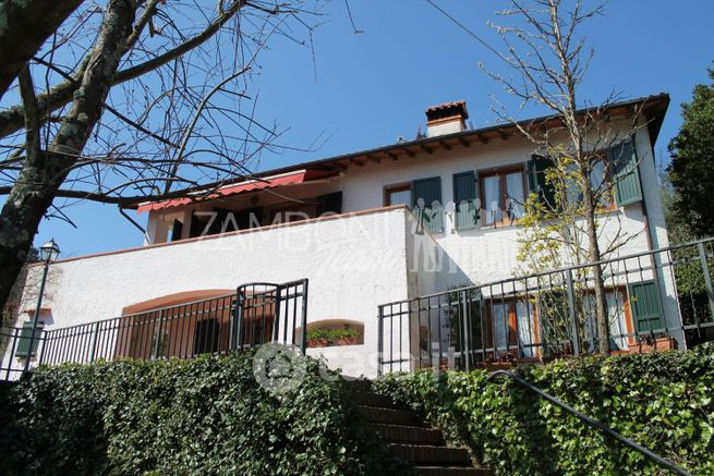 Villa in residenziale in Via della Pace 61