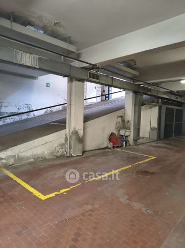 Box/posto auto in residenziale in Vicolo Cattani