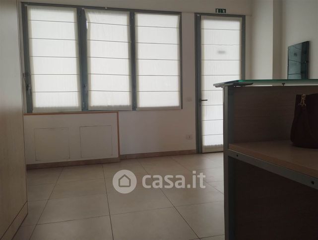 Ufficio in commerciale in 