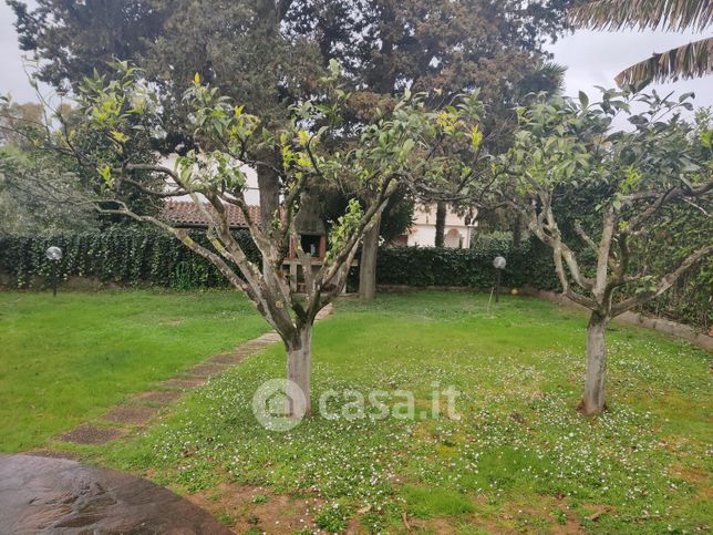 Villa in residenziale in 