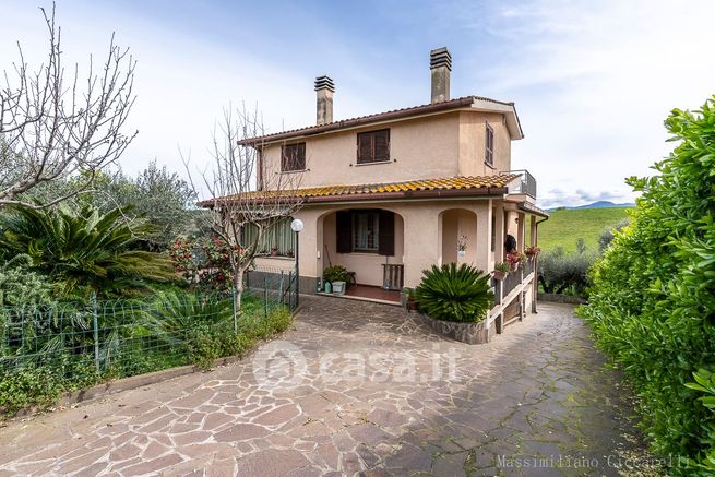 Villa in residenziale in Via Montaguto