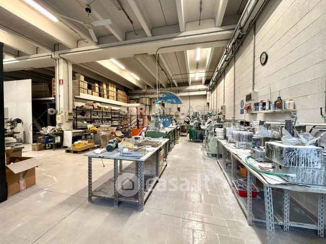 Capannone in commerciale in Via Provinciale