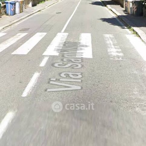 Capannone in commerciale in Piazza Pedro Ferreira 3 a