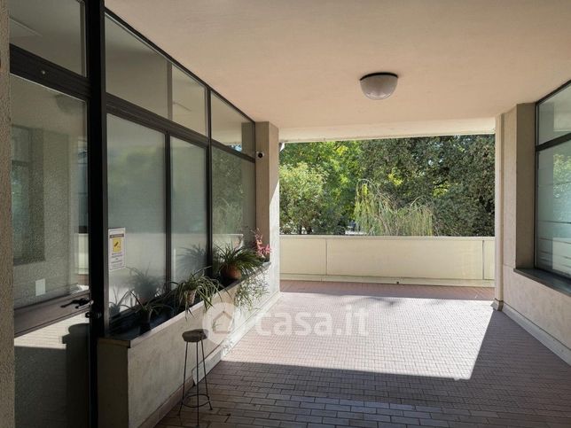 Ufficio in commerciale in 