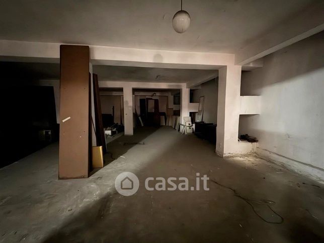 Capannone in commerciale in Via degli Olmi