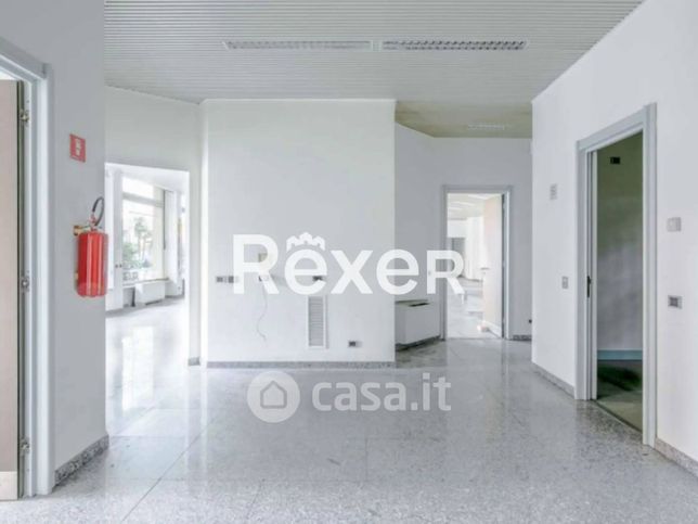 Ufficio in commerciale in Via Cremona