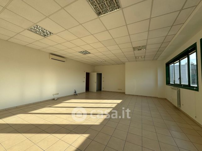 Ufficio in commerciale in Via Fura 40